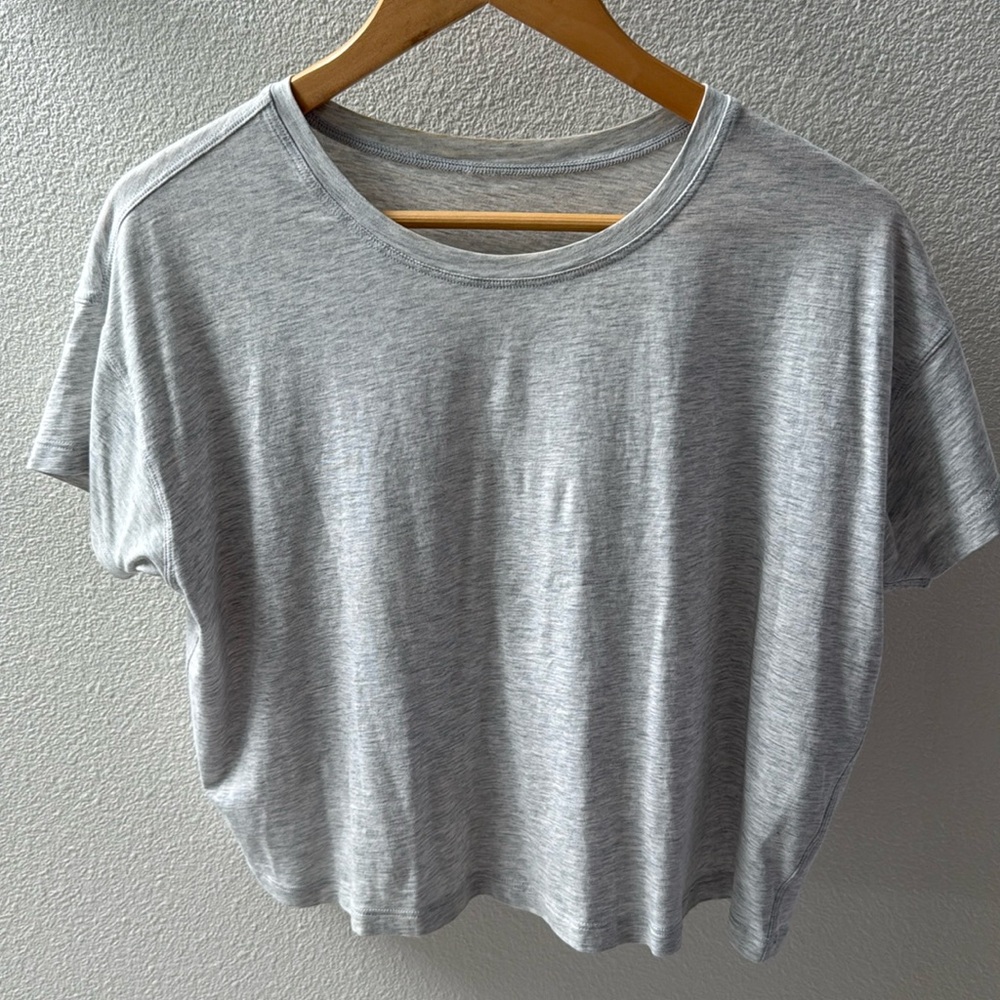 Lululemon Kates Tee. Heather Grey. Size 8